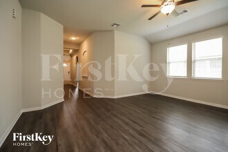 123 Lk Wy Cir in Anahuac, TX - Building Photo - Building Photo