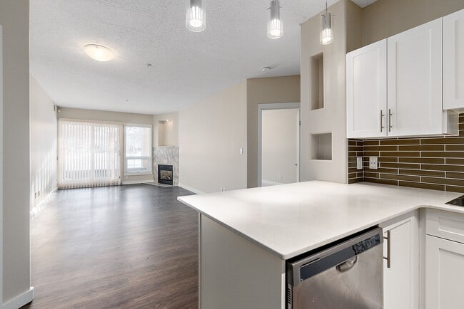 The Residences on 104th in Edmonton, AB - Building Photo - Building Photo