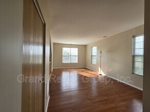 1522 W Turtle Creek Ln in Round Lake, IL - Building Photo - Building Photo