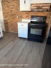 857 Throop St, Unit 2 in Dickson City, PA - Foto de edificio - Building Photo