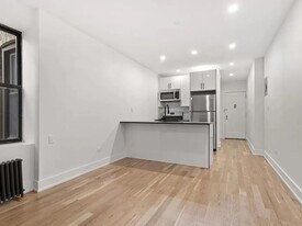 32-86 33rd St in Queens, NY - Building Photo