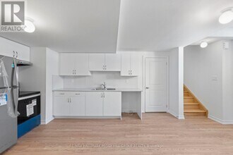 100 Nottingham Rd in Barrie, ON - Building Photo - Building Photo