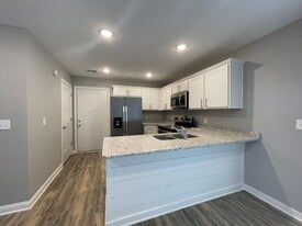 113-115 Tucker Ln in Winchester, KY - Building Photo