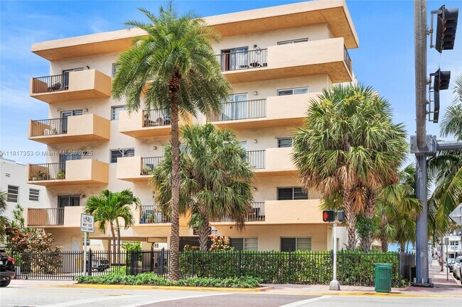 1150 Collins Ave in Miami Beach, FL - Building Photo - Building Photo