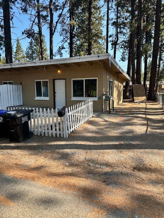 1231 Heather Lake Rd in South Lake Tahoe, CA - Foto de edificio