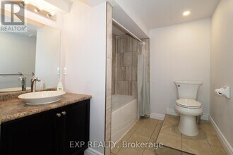 129 Hazelglen Dr in Kitchener, ON - Building Photo - Building Photo