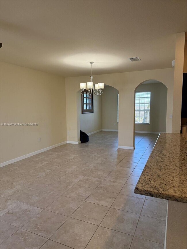 17161 SW 96th St in Miami, FL - Foto de edificio - Building Photo