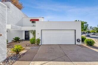 13827 North 42nd Pl in Phoenix, AZ - Building Photo - Building Photo
