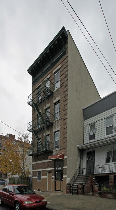 34 Vroom St in Jersey City, NJ - Building Photo