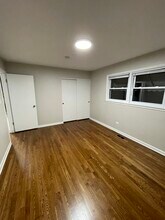 7202 W Crain St, Unit #2 in Niles, IL - Foto de edificio - Building Photo