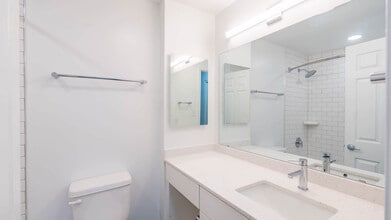 Water Park Towers in Arlington, VA - Foto de edificio - Building Photo