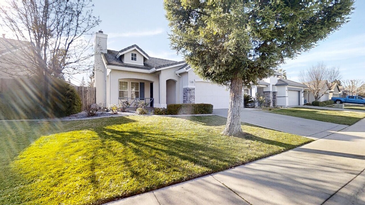 3855 Saintsbury Dr in Sacramento, CA - Foto de edificio