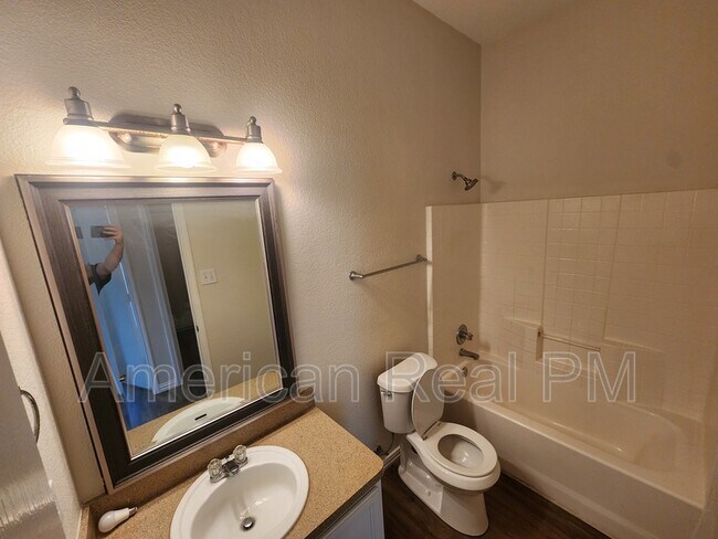 property at 2932 Oakshire St