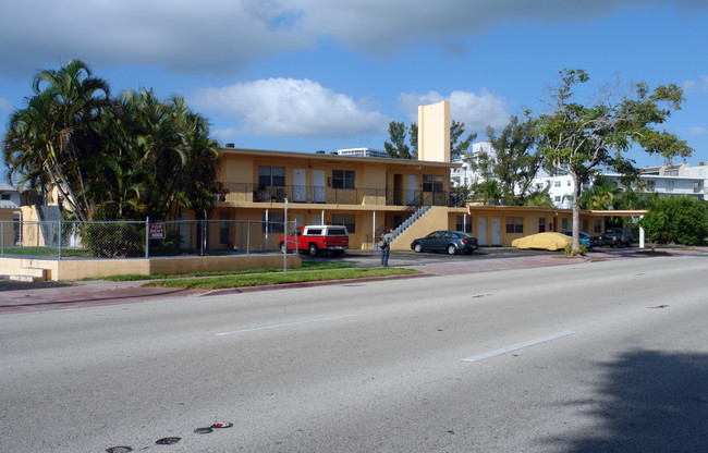 1950 71st St in Miami Beach, FL - Building Photo - Building Photo