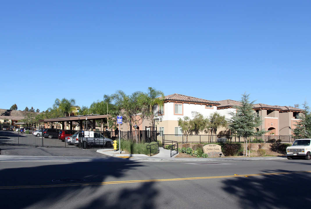 Cedar Creek in Santee, CA - Foto de edificio