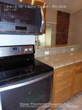 12415 NE 130th Ct in Kirkland, WA - Building Photo - Building Photo