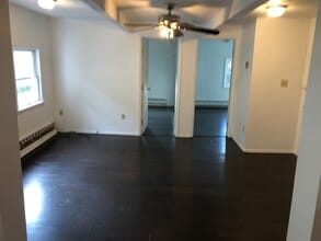 93 W Seneca St, Unit 93 West Seneca St apt2 in Oswego, NY - Foto de edificio - Building Photo