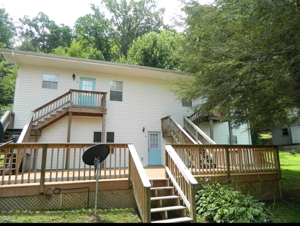 323 Parker Farm Rd, Unit C in Cullowhee, NC - Building Photo