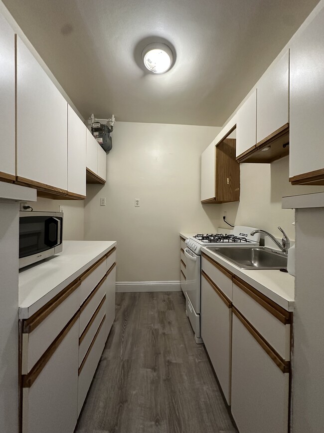 75 Strathmore Rd, Unit 3 in Boston, MA - Foto de edificio - Building Photo