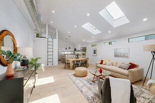 3429 Larissa Dr, Unit 3429 in Los Angeles, CA - Building Photo