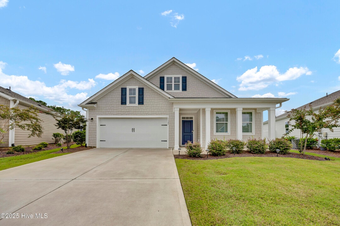 1329 Clendon Cir in Leland, NC - Foto de edificio