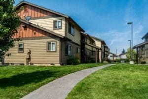 410 NE Oak St in Madras, OR - Building Photo - Building Photo