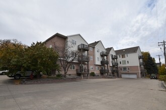 Eigth Street Manor in Fargo, ND - Building Photo - Building Photo