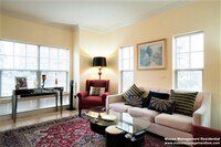 2012 Symmes Cir, Unit 1 in Arlington, MA - Foto de edificio - Building Photo