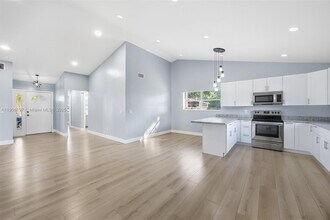 13550 SW 286th Ter in Homestead, FL - Foto de edificio - Building Photo