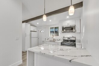 14753 Hartland St in Los Angeles, CA - Building Photo - Building Photo