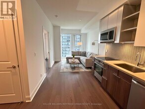 33 Shore Breeze Dr in Toronto, ON - Building Photo - Building Photo