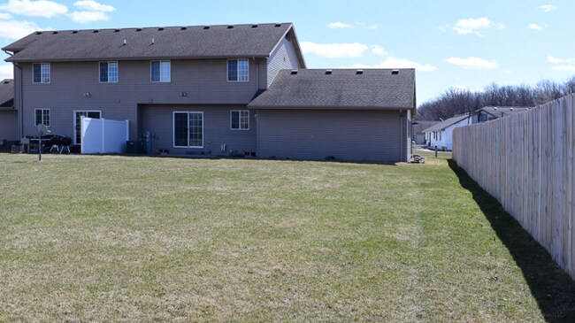 1005 Northwood Dr-Unit -1005 in Seymour, WI - Building Photo - Building Photo