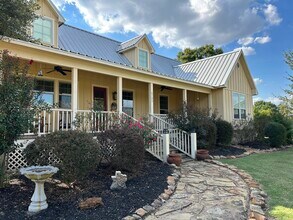 6130 Homeland Ln in Brenham, TX - Building Photo - Building Photo