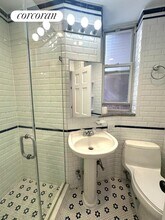 326 W 47th St in New York, NY - Foto de edificio - Building Photo