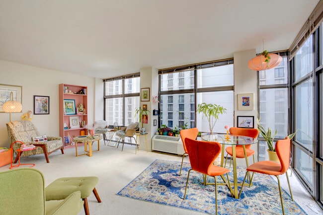 65 E Scott St in Chicago, IL - Building Photo - Building Photo