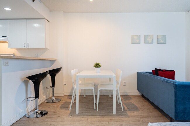 1121 Rue De Bullion, Unit SI ID1261768P in Montréal, QC - Building Photo - Building Photo