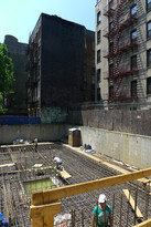 304 E 109th St in New York, NY - Building Photo