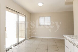 5903 W Hearn Rd in Glendale, AZ - Building Photo - Building Photo