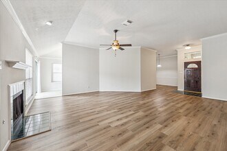 6114 Fox Wind Ct in Houston, TX - Building Photo - Building Photo