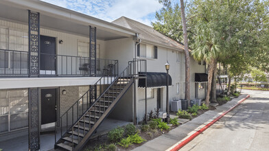 The Abbey at Briargrove Park in Houston, TX - Building Photo - Building Photo