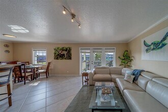 5196 Beach Dr SE in St. Petersburg, FL - Building Photo - Building Photo
