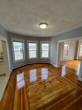 5 Seaside Ter, Unit 2 in Lynn, MA - Foto de edificio - Building Photo