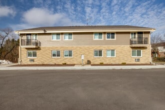 Scenic View Apartments in Slinger, WI - Building Photo - Building Photo