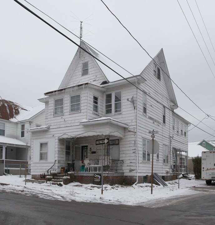 701 Walnut St in Freeland, PA - Foto de edificio