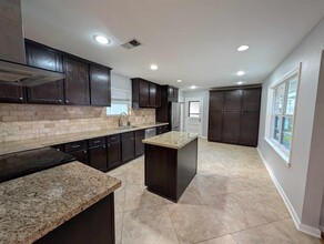 5306 Briarbend Dr in Houston, TX - Building Photo - Building Photo