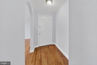 4701 Ravenswood Rd in Riverdale Park, MD - Building Photo - Building Photo