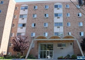 40 Zabriskie St in Hackensack, NJ - Building Photo