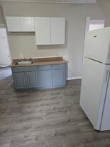 331 Main St, Unit 331 Main ST 1 in West Springfield, MA - Building Photo