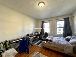 724 Washington St, Unit 2 in Brookline, MA - Foto de edificio - Building Photo