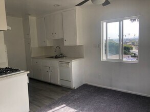 744 Pier Ave in Santa Monica, CA - Building Photo - Building Photo